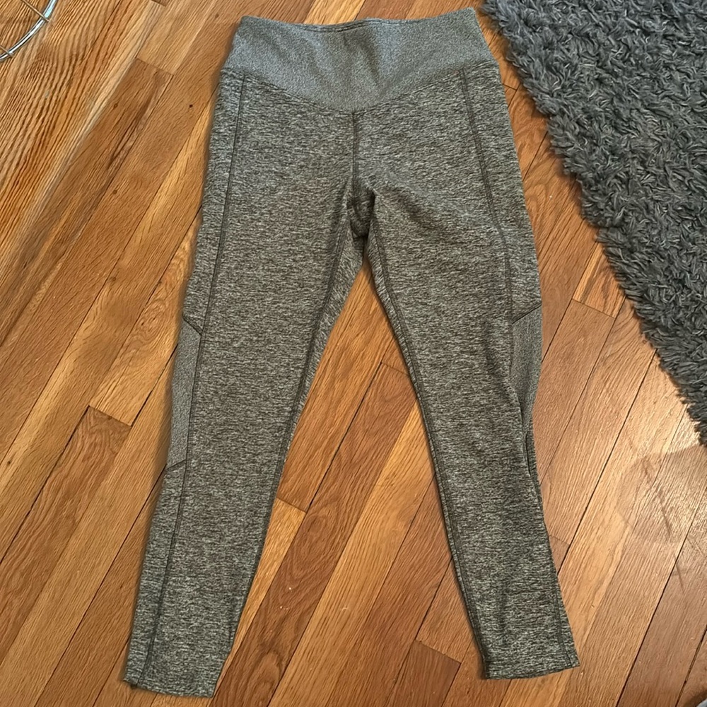 PINK VICTORIA SECRET LEGGINGS SIZE Medium with pockets